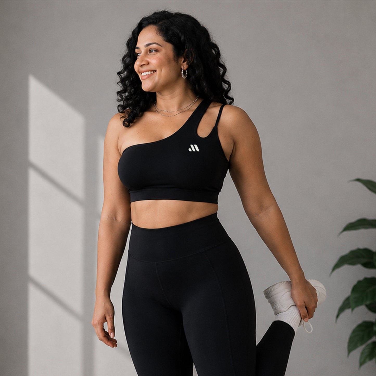 AURA ONE SHOULDER SPORTS BRA - Black