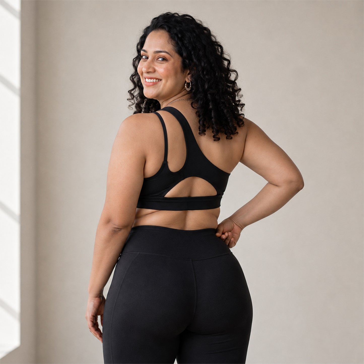 AURA ONE SHOULDER SPORTS BRA - Black